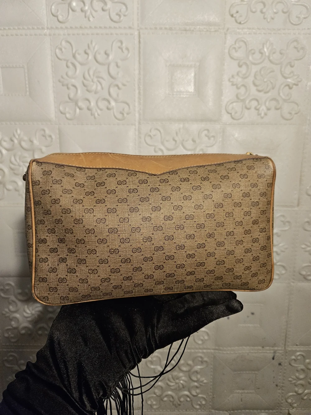 Gucci Men's Signature Pattern Crossbody Toiletry Clutch Bag in Brown AUTHENTIC